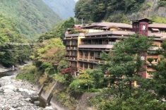 Nishiyama Onsen Keiunkan, Yamanashi, Japão - Hotel termal em funcionamento desde o ano 705.