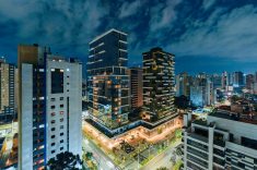 Uma das torres é exclusivamente residencial; a outra reúne consultórios, clínicas, centro de diagnóstico por imagem e estrutura preparada para receber um hospital-dia.
