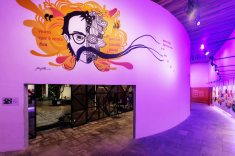   Mural ?(in)Vento na Parede?, produzida pelo ator, artista visual, designer gráfico e ilustrador André Coelho.