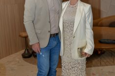 Miro Teixeira, do Pericó Residence, da Pioneira Empreendimentos, que sedia a mostra, e Jaqueline Mattia Teixeira.