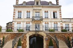 A centenária sede da Maison Bollinger localizada no coração da famosa região vinícola de Champagne, na França, onde será construído o hotel.